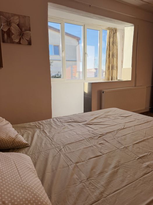 Direct proprietar inchiriez apartament  1 camera 40 mp utili plus balcon