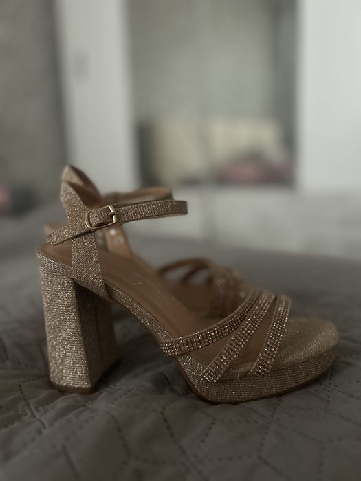 Официални токчета