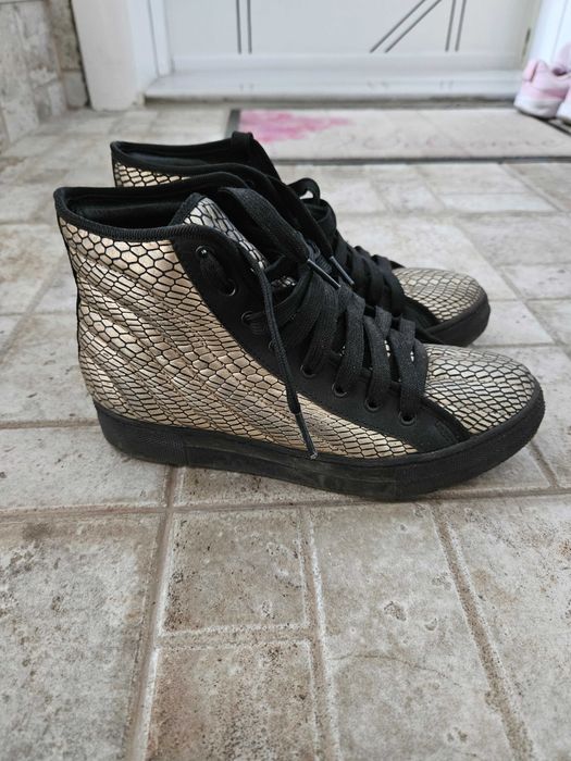 Дамски кецове от естествена кожа