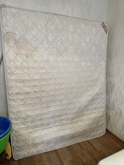 Продам двуспальную кровать