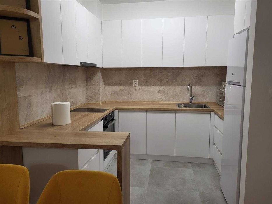 Дава се под наем Двустаен апартамент в Бургас, Център - 63 кв.м за 300.9 € - Снимка #2