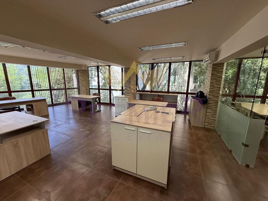 Продава се Офис в Варна, Чайка - 102 кв.м за 2451 €/кв.м - Снимка #1