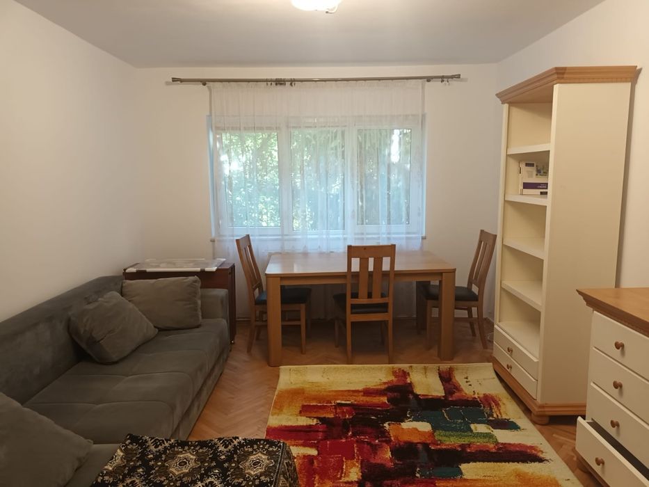 Închiriez apartament 3 camere