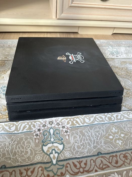Playstation 4 pro (в подарок игры и контроллер)