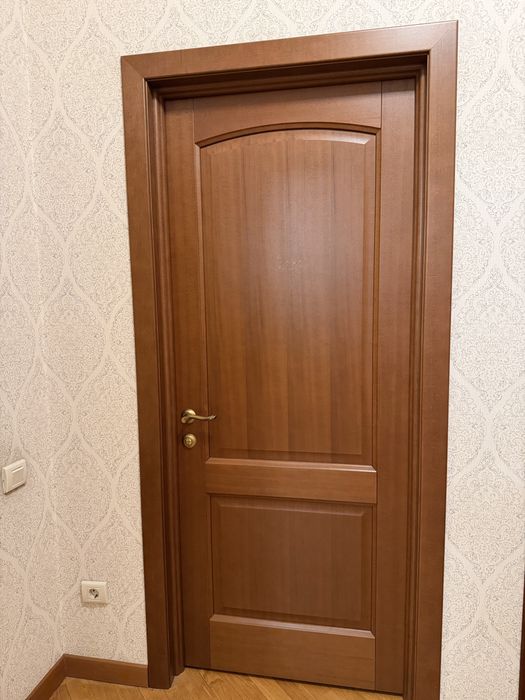 Двери дерево . Идеальное состояния .