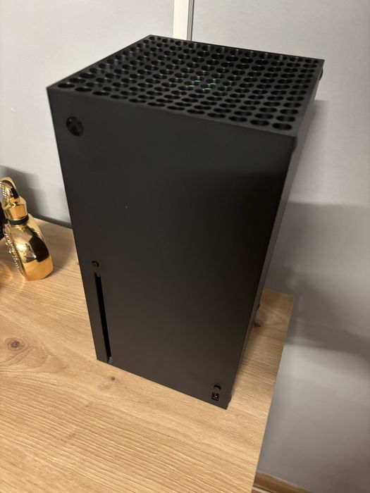 Xbox series x 1TB Disk version aproape nou folosit foarte putin
