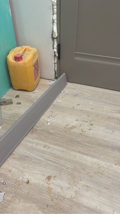 Плинтус в комплекте