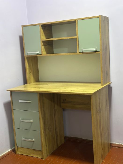 рабочий письменный стол