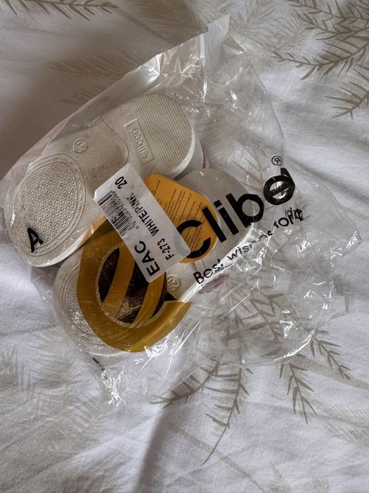 Нови сандали за бебе момиче естествена кожа 20 номер