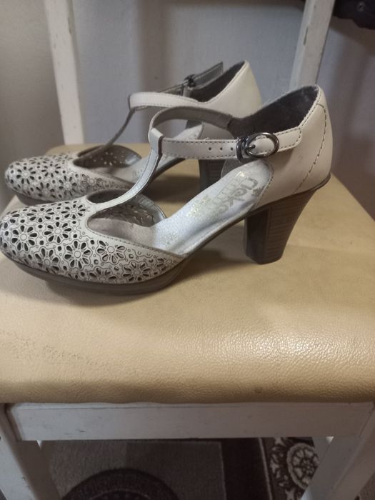 Продам женскую обувь