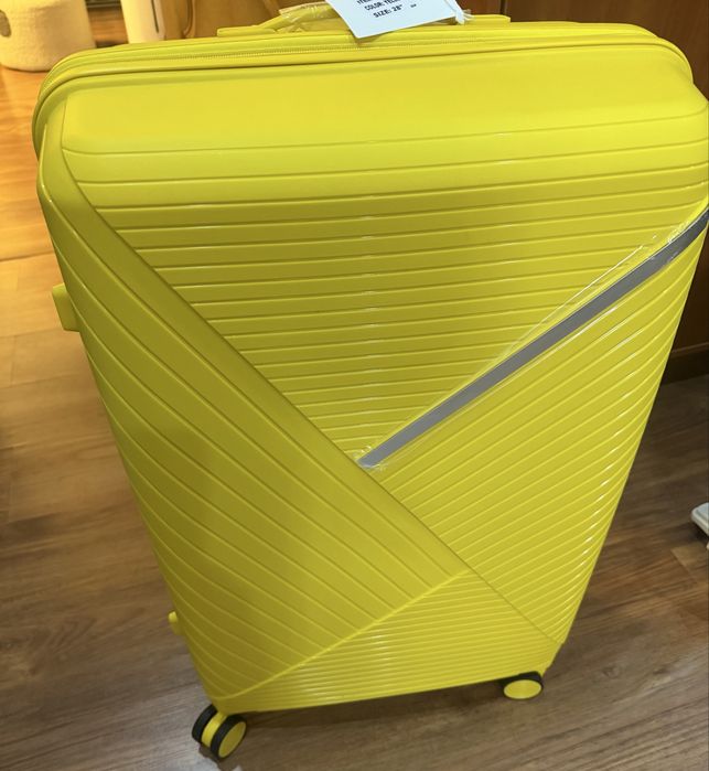 Продается новый комплект чемоданов