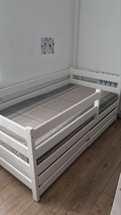 Продам двухярусный детский кровать