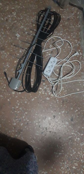 Телевизионная антенна новая и удлинитель 5 метров