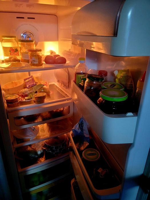 Шкаф холодильник корея Dewooo идеально рабочий читайте ниже