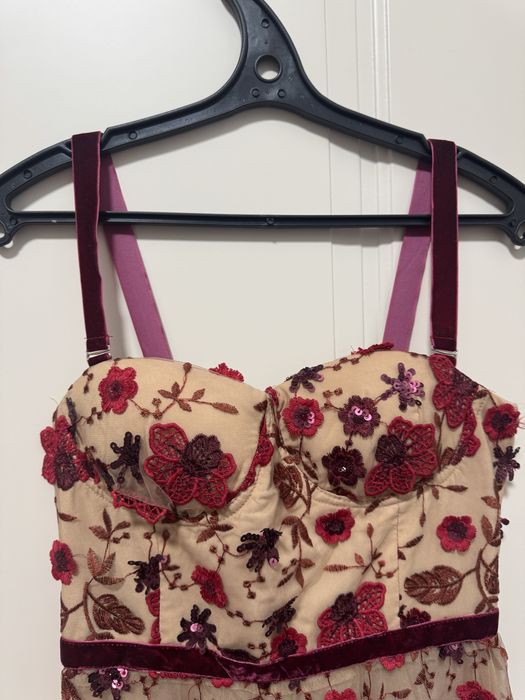 Шикарное коктейльное платье