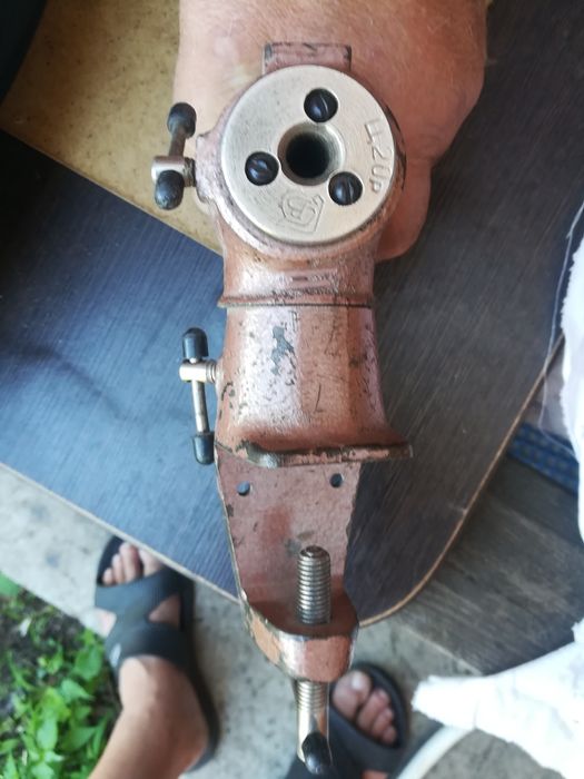 Тиски поворотные