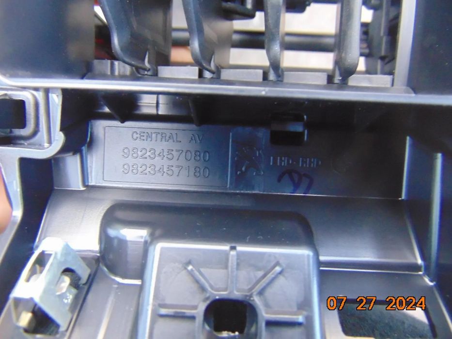 Panou butoane clima Peugeot 208 dupa 2019 2008 panou ac comenzi aer cod 9823457080