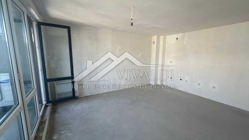 Продава се Тристаен апартамент в Варна, Левски - 86 кв.м за 2547 €/кв.м - Снимка #5