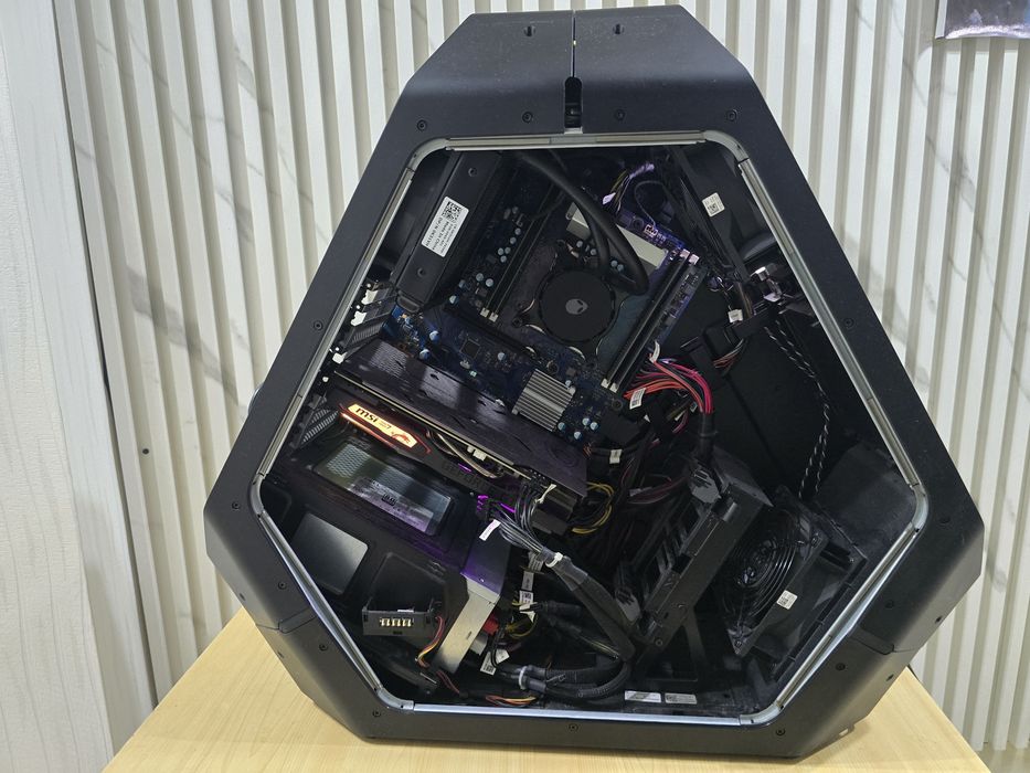 Компютър Alienware Area 51 R2