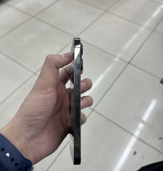 Продам Айфон 13 Про.