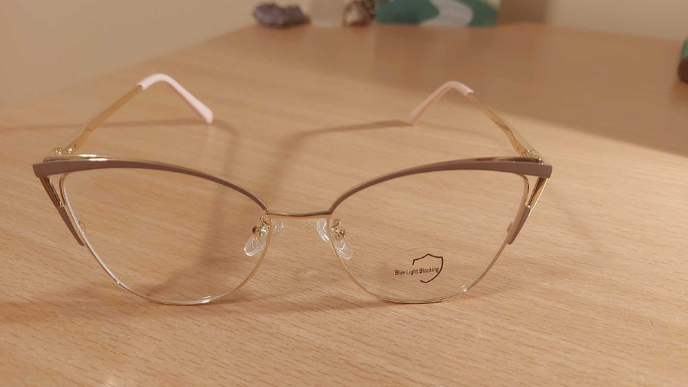 Рамка за очила (по форма котешки)