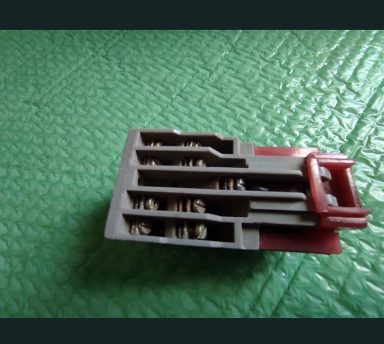 Contactor, intreruptor cu releu pentru curenti mari.