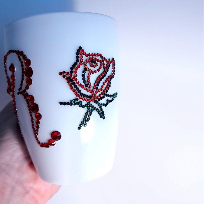 Чаша с инициали от кристални камъчета,  буква по поръчка