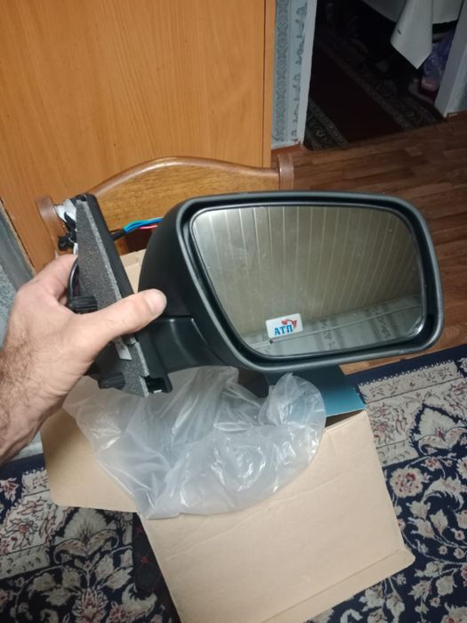 Продам зеркало боковое