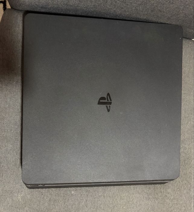 Playstation 4 slim