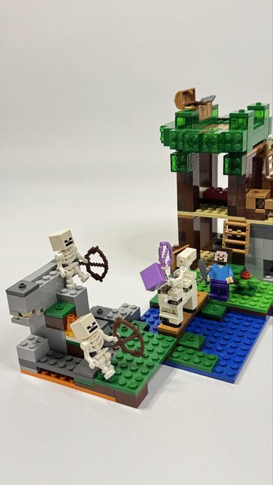 LEGO Minecraft 21146 Atacul scheletelor The Skeleton Attack 100% Complet 457piese
