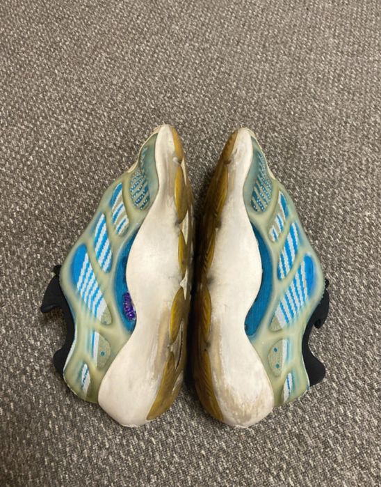 Yeezy 700 low v3 Arzareth marime 44,5