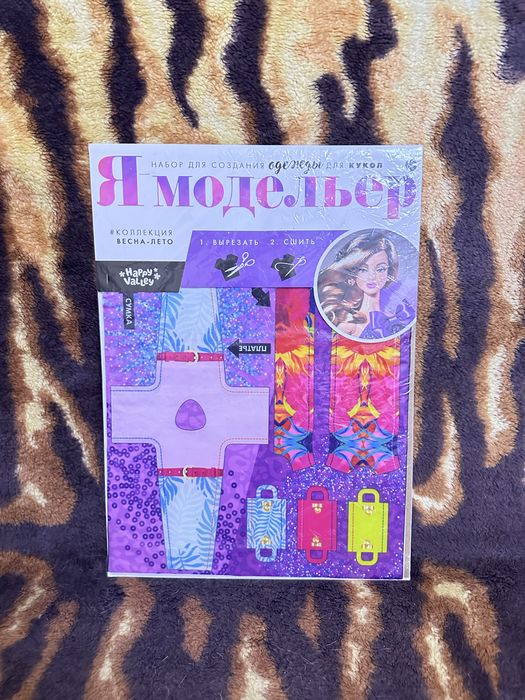 Игрушки ( набор парикмахера,куклы, лопатки и т.д)