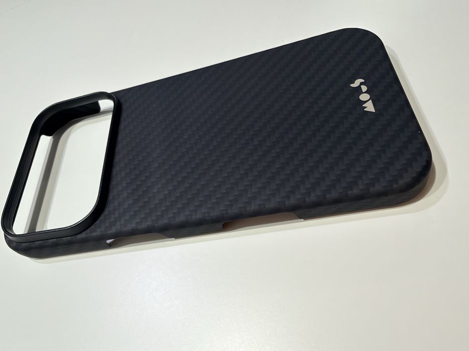 Husa Fibra Carbon Iphone 17 pro MOUS
