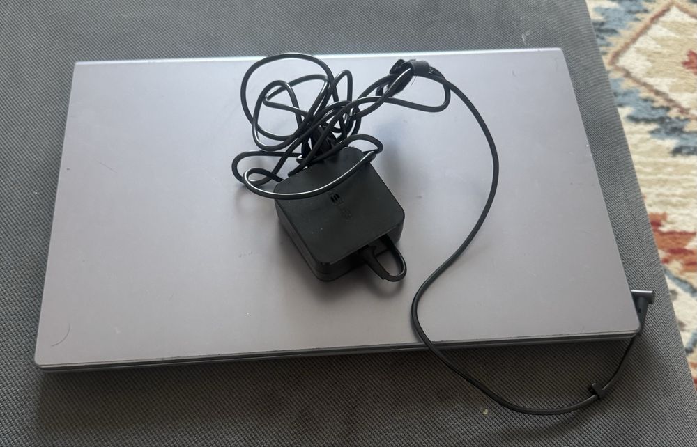 Vând laptop Asus (X55EA)