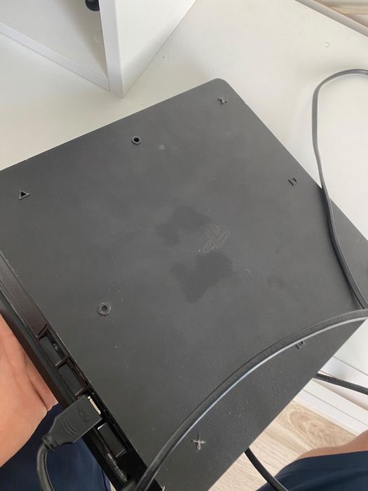 Vand PS4 Slim !!