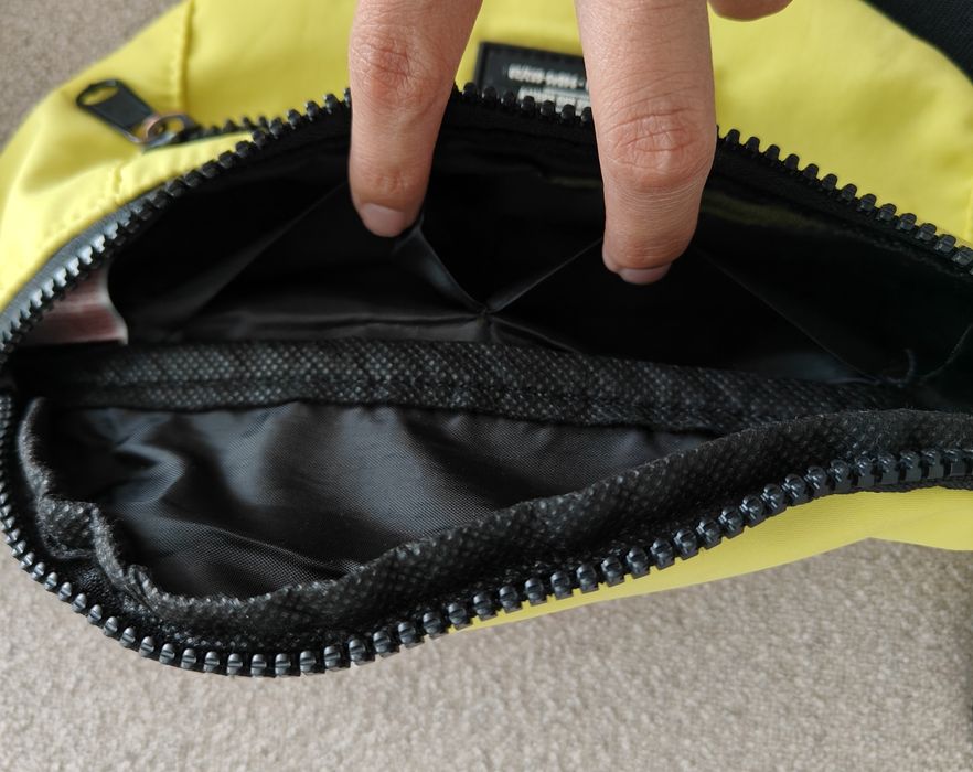 Продаю жёлтую сумку.