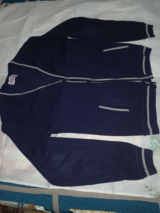 Продам пуловер на 12-14лет