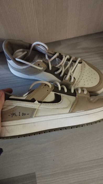 Кроссовки  женские