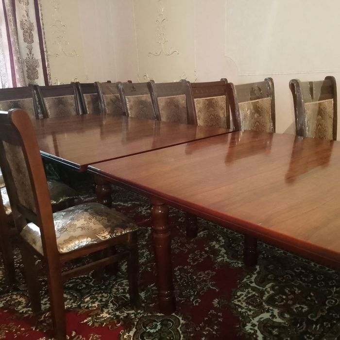 Продается стол и стулья..