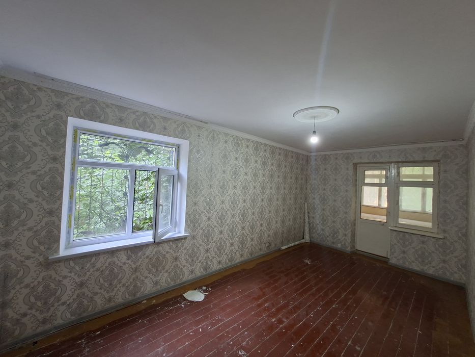 Срочно продаётся 1 комнатная квартира 42²м балкон 2×6