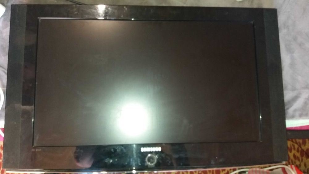 Продам жк телевизор на запчасти