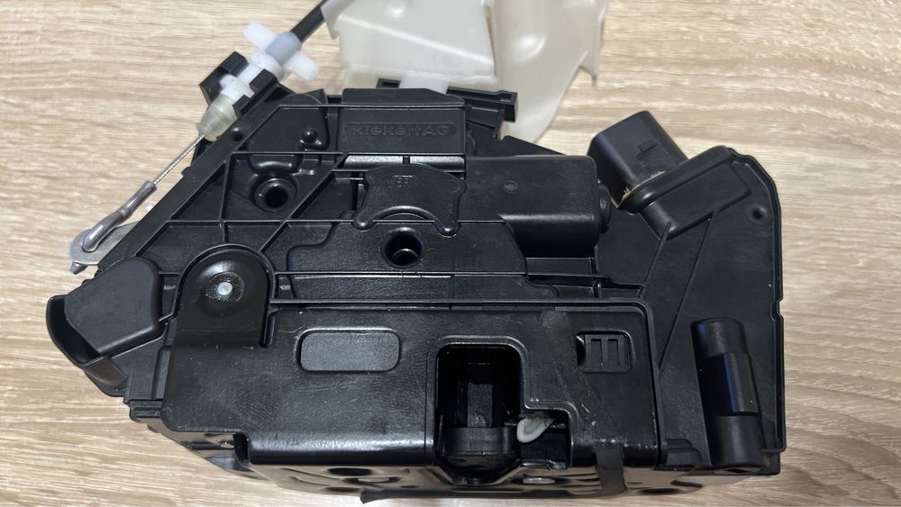 Broasca VW Passat CC facelift (2012-2016) dreapta fata 5N1 837 016E