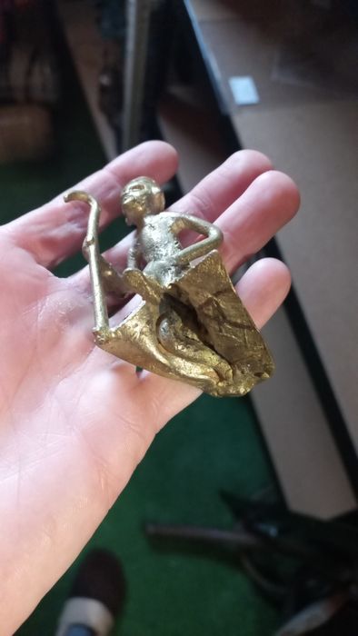 Малки стари бронзови фигури
