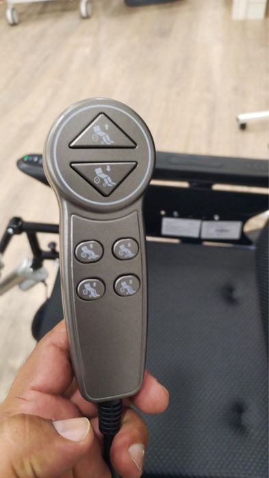 Электрическая инвалидная коляска с полным контролем