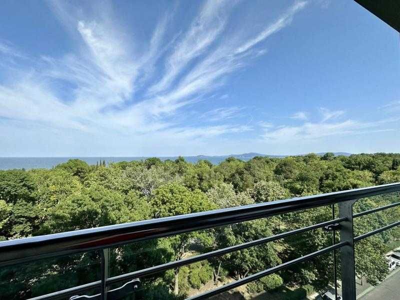 Дава се под наем Тристаен апартамент в Бургас, Лазур - 100 кв.м за 1224 € - Снимка #2