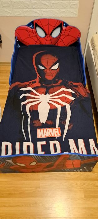 Pat copii Spiderman, cu lumini