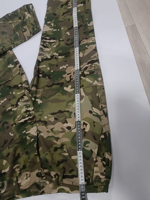 Set combat mărimea  M CA2412 
- compus din:
Geaca :
- lățime umeri= 52