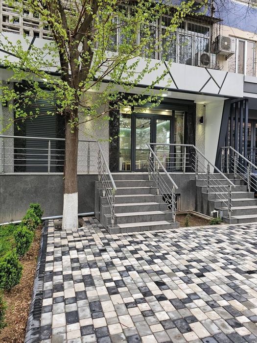 S1 da joylashga o’zimning ofisim arendaga beriladi. Tayyor ofis.