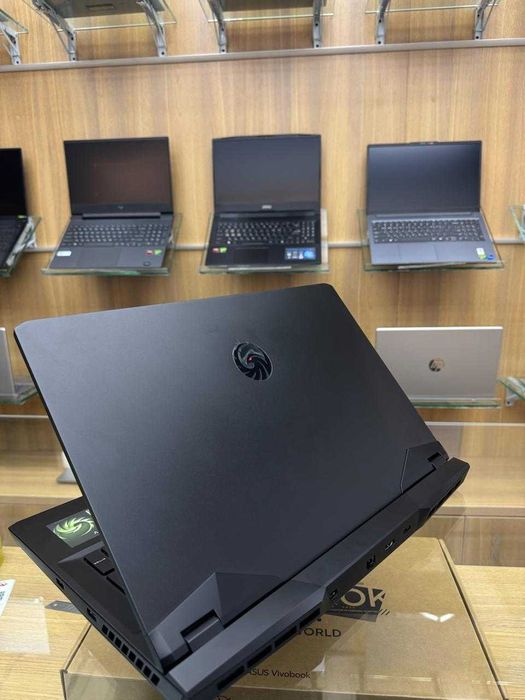 MSI Alpha 17, Ryzen 9 7945HX, RTX 4070 8GB, 16/1TB, 17.3" QHD 240Hz