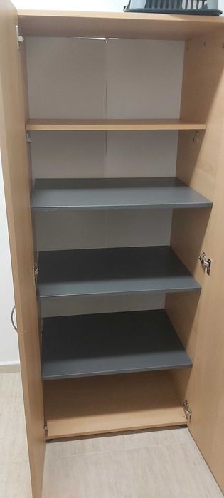 Продавам гардероб с пет отделения